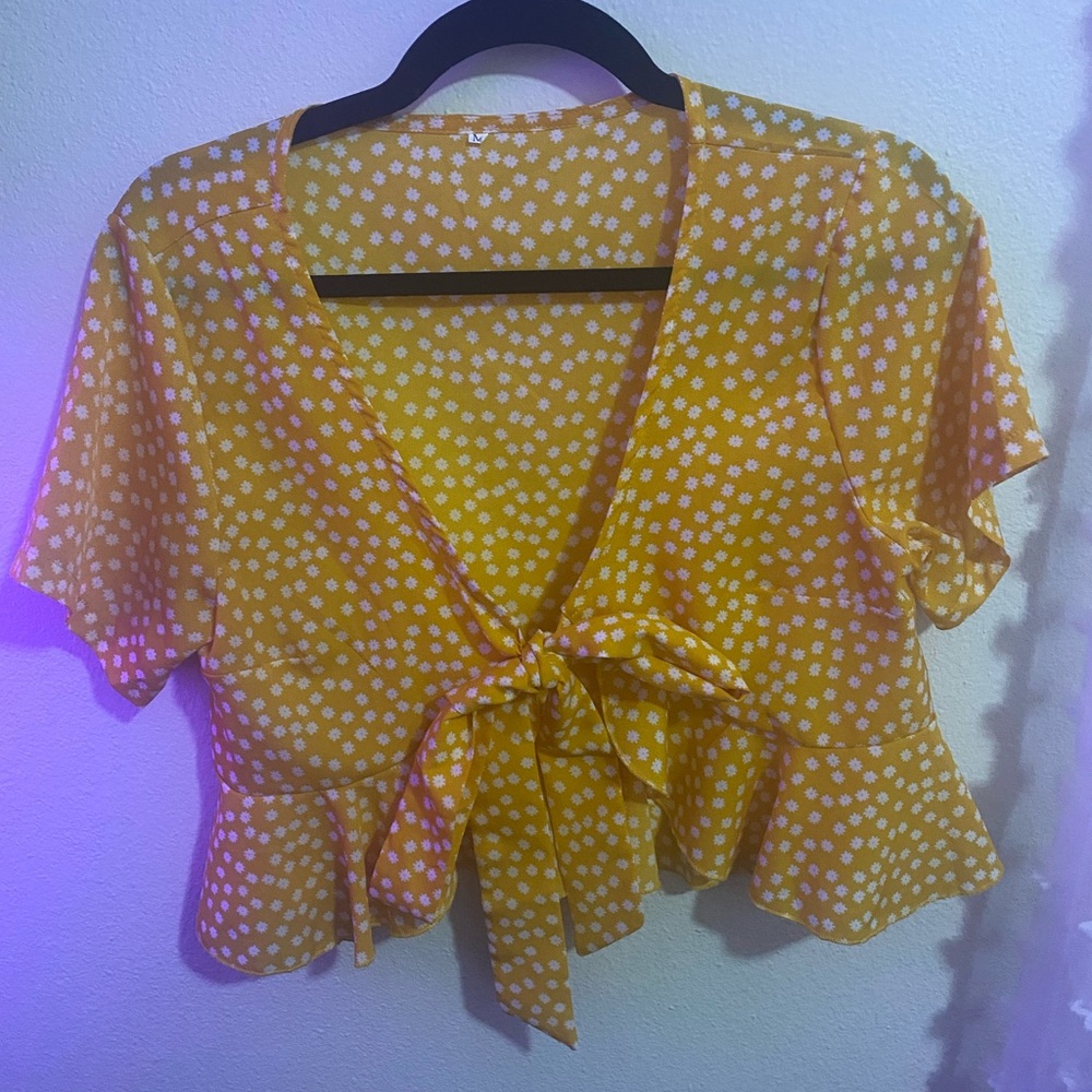 SHEIN Yellow/Flowered Tie Front Crop Top